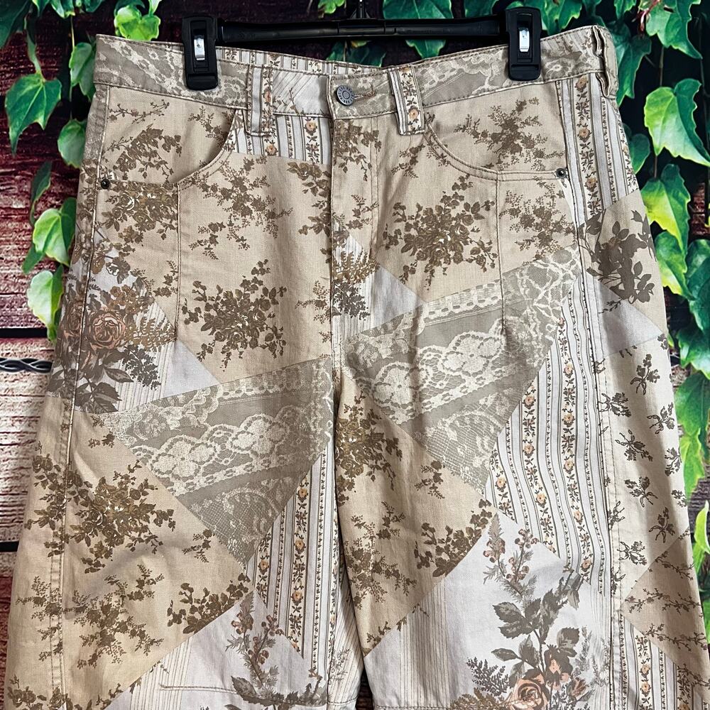 BDG x Free People Driftwood Parker Printed Barrel Jeans Size 10 Patchwork Floral - Picture 3 of 7